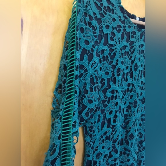 Emerald Green Lace Mini-Dress - Picture 2 of 3